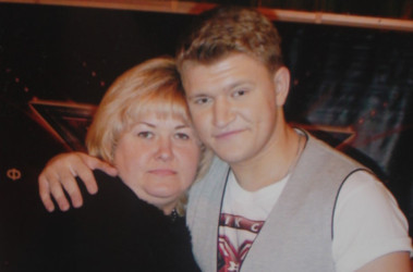 9 січня 2011, 17:28 Переглядів:   Переможець з мамою Любов'ю Антонівною
