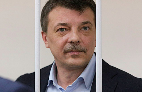 Звинувачення запросило 15 років позбавлення волі і штраф в 165 млн рублів для високопоставленого співробітника СК Михайла Максименко, обвинуваченого в отриманні 500 тисяч доларів за звільнення кримінального авторитета Італійця