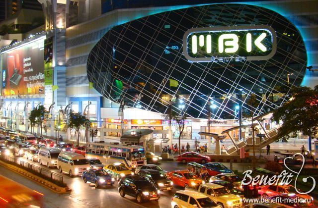 Бронзова медаль у номінації «кращі торгові центри в   Бангкоку   »Належить ТЦ« МБК »(MBK Shopping Center)